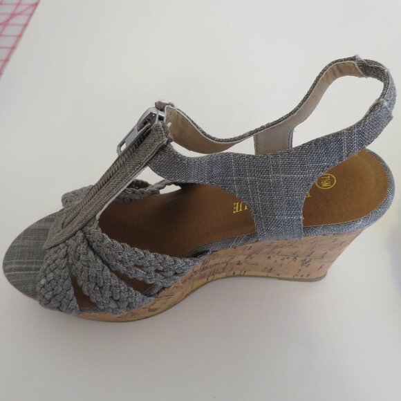 Dominique Nicole Gray Wedge Sandals with Zipper Front - Picture 4 of 13